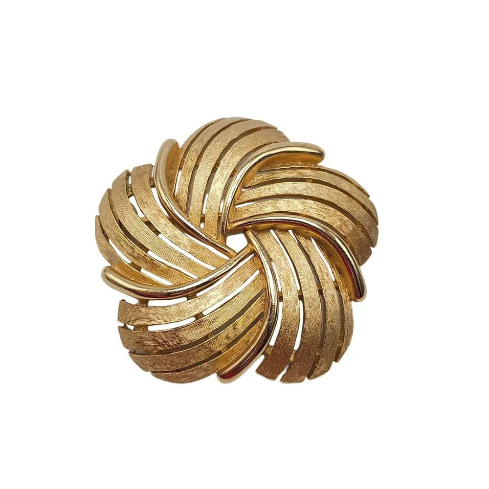 Trifari Brushed Gold Tone Metal Abstract Swirl Flower Star Brooch 1950s Vintage